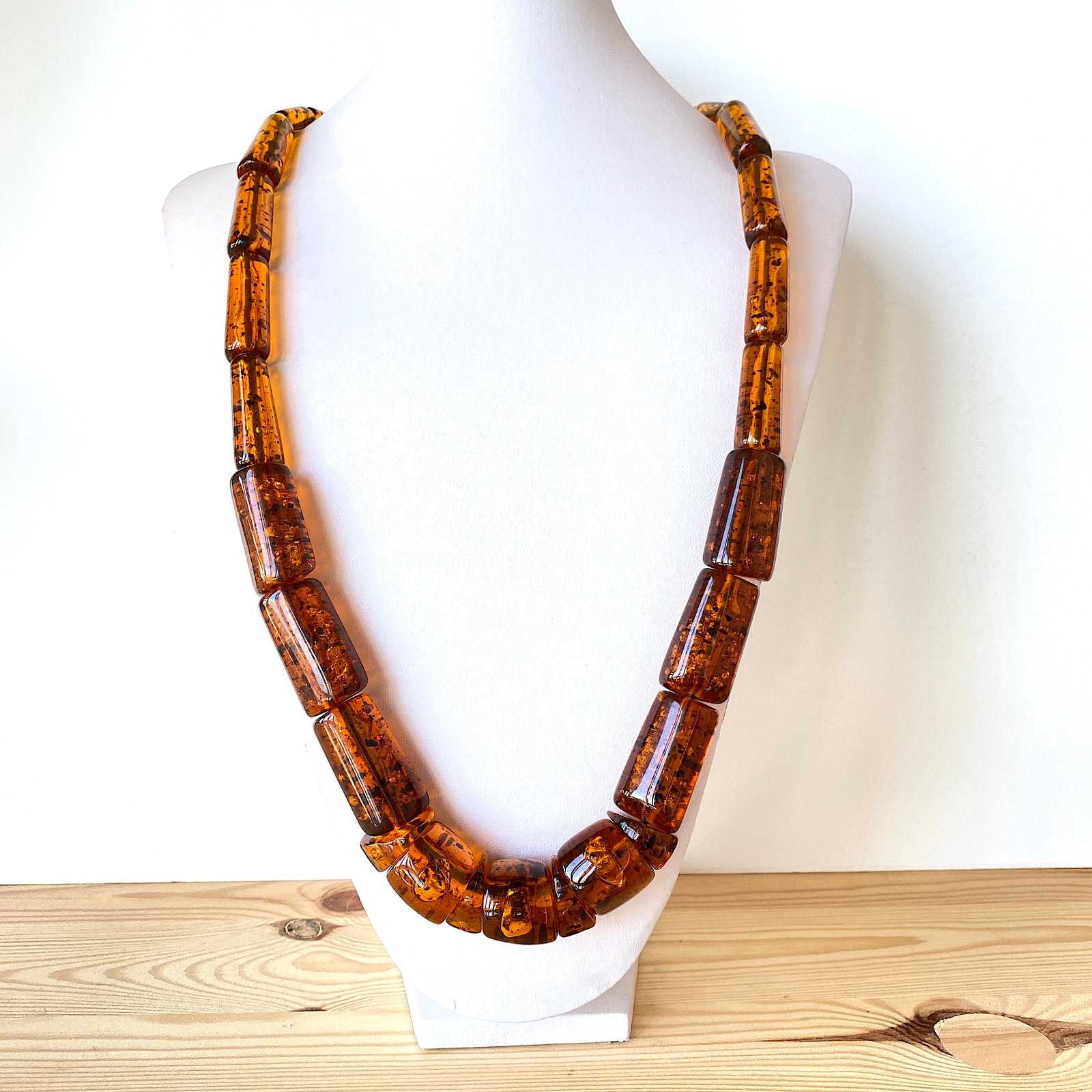 Magnificent Vintage Amber Necklace made from Barrel shaped Amber beads: Title:Magnificent Vintage Amber Necklace made from Barrel shaped Amber beads Metal:None Gemstone:Amber Weight:183.0 g Size:Size: 800.0 x 27.0 x 27.0 mm Size: 31.496 x 1.063 x 1.063 inches Bead size: