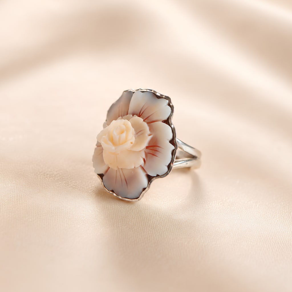 Cameo Shell Ring in Sterling Silver: Title:Cameo Shell Ring in Sterling Silver Description:This flower ring is handmade in Italy with a carved shell cameo set in polished 925 sterling silver. The oval cameo features a raised floral