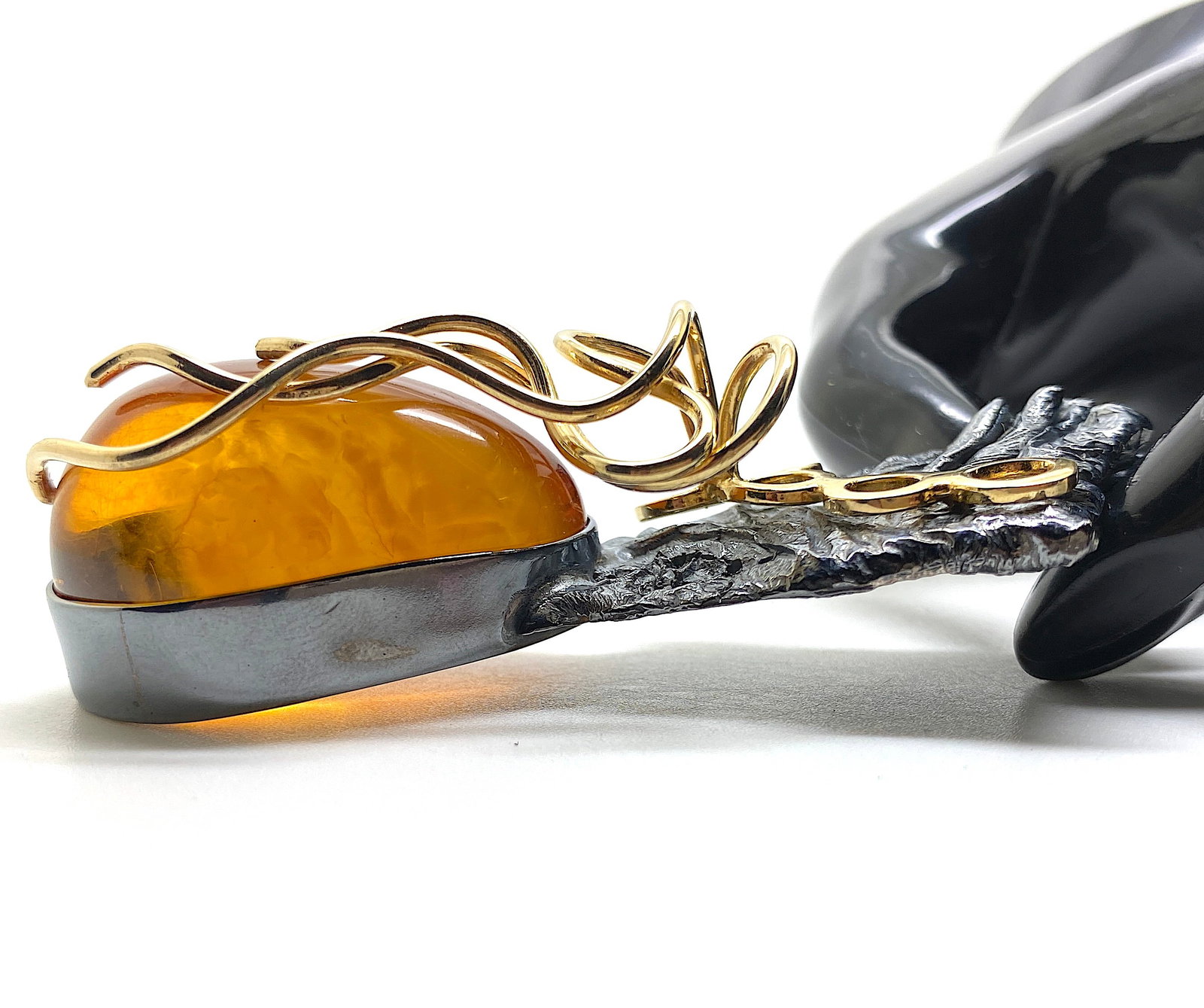 Exquisite Vintage Amber Pendant shaped like a Drop - 9