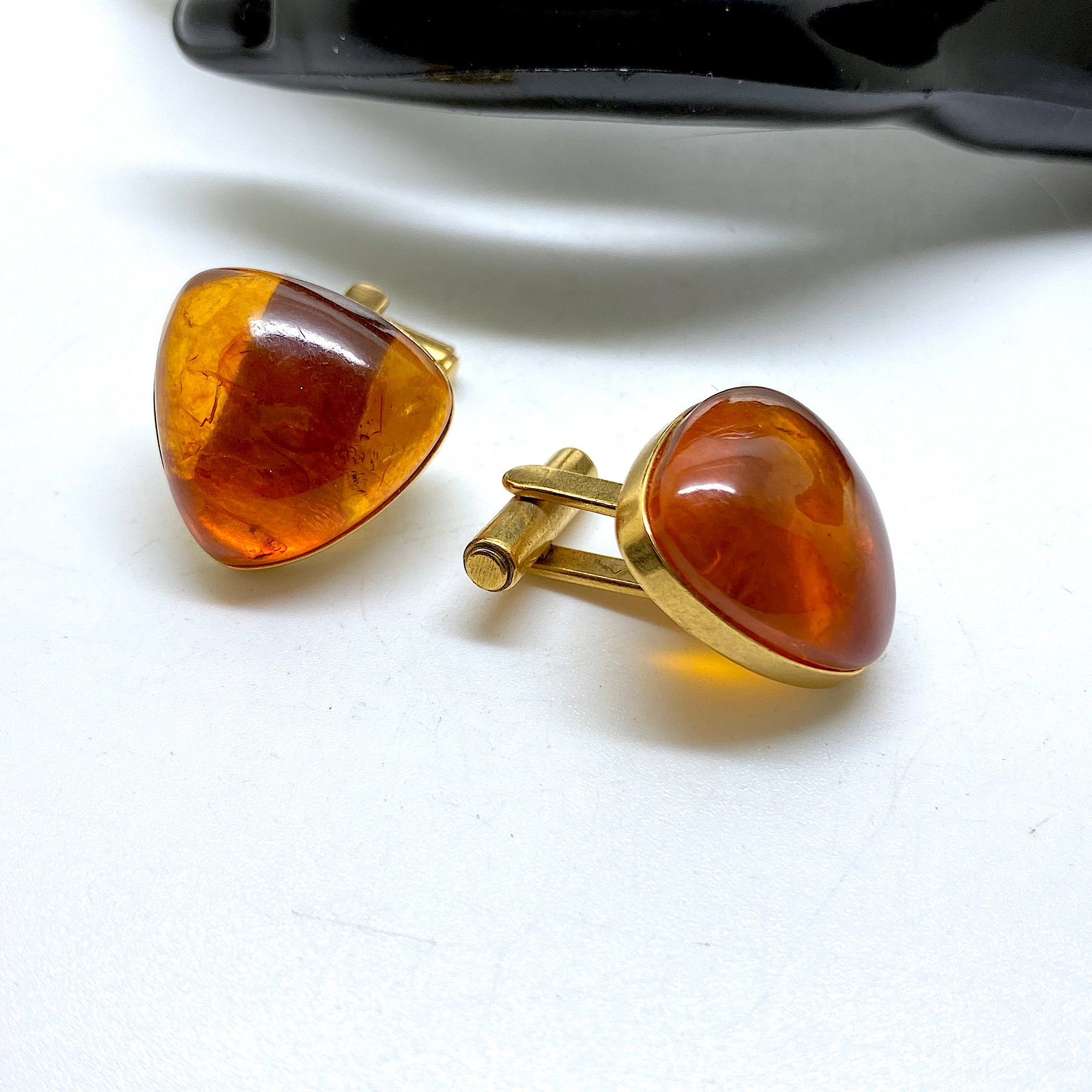 Astonishing Vintage Reuleaux shaped Amber Cufflinks - 2