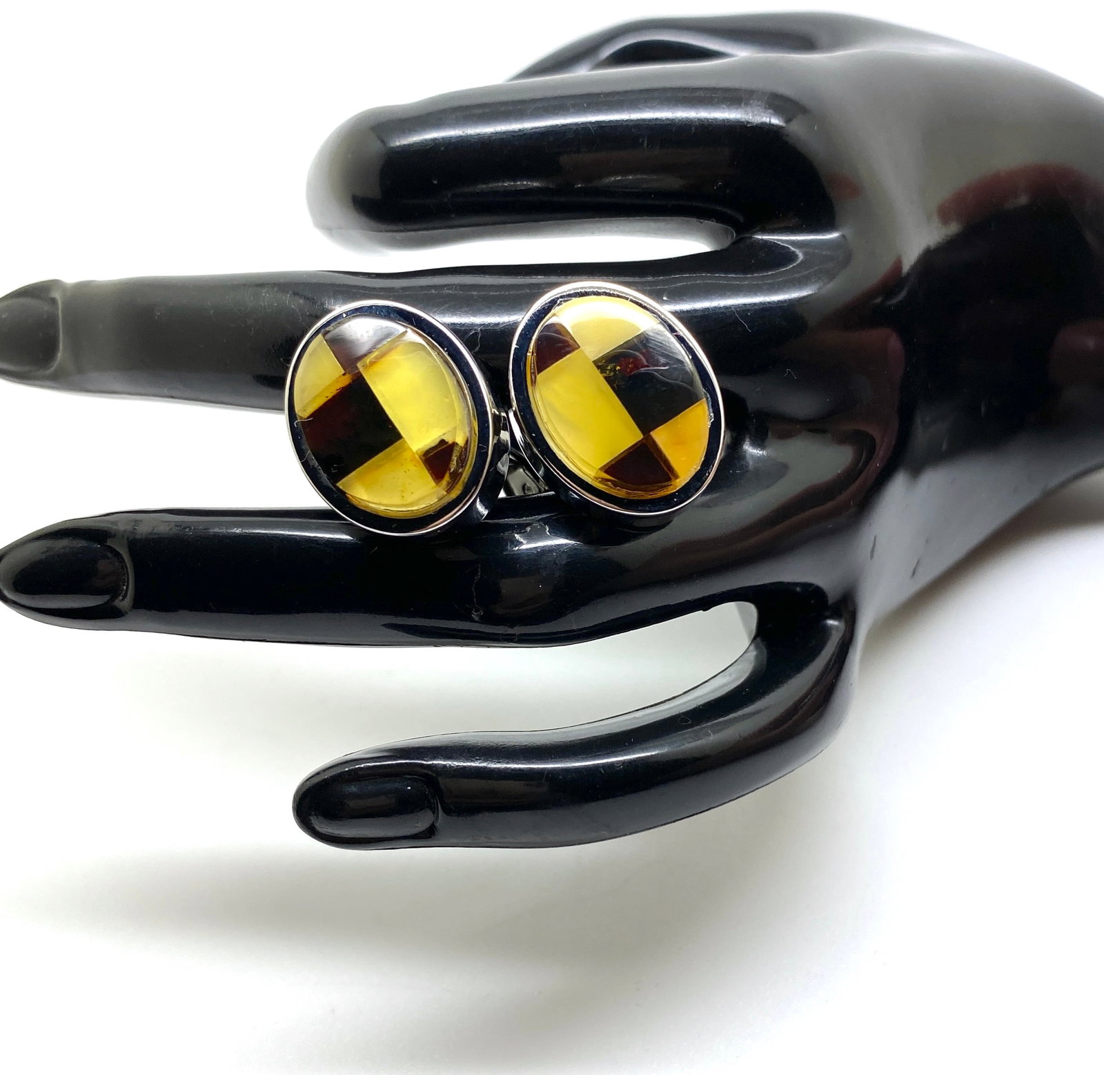 Fascinating Amber Cufflinks (1 of 8)