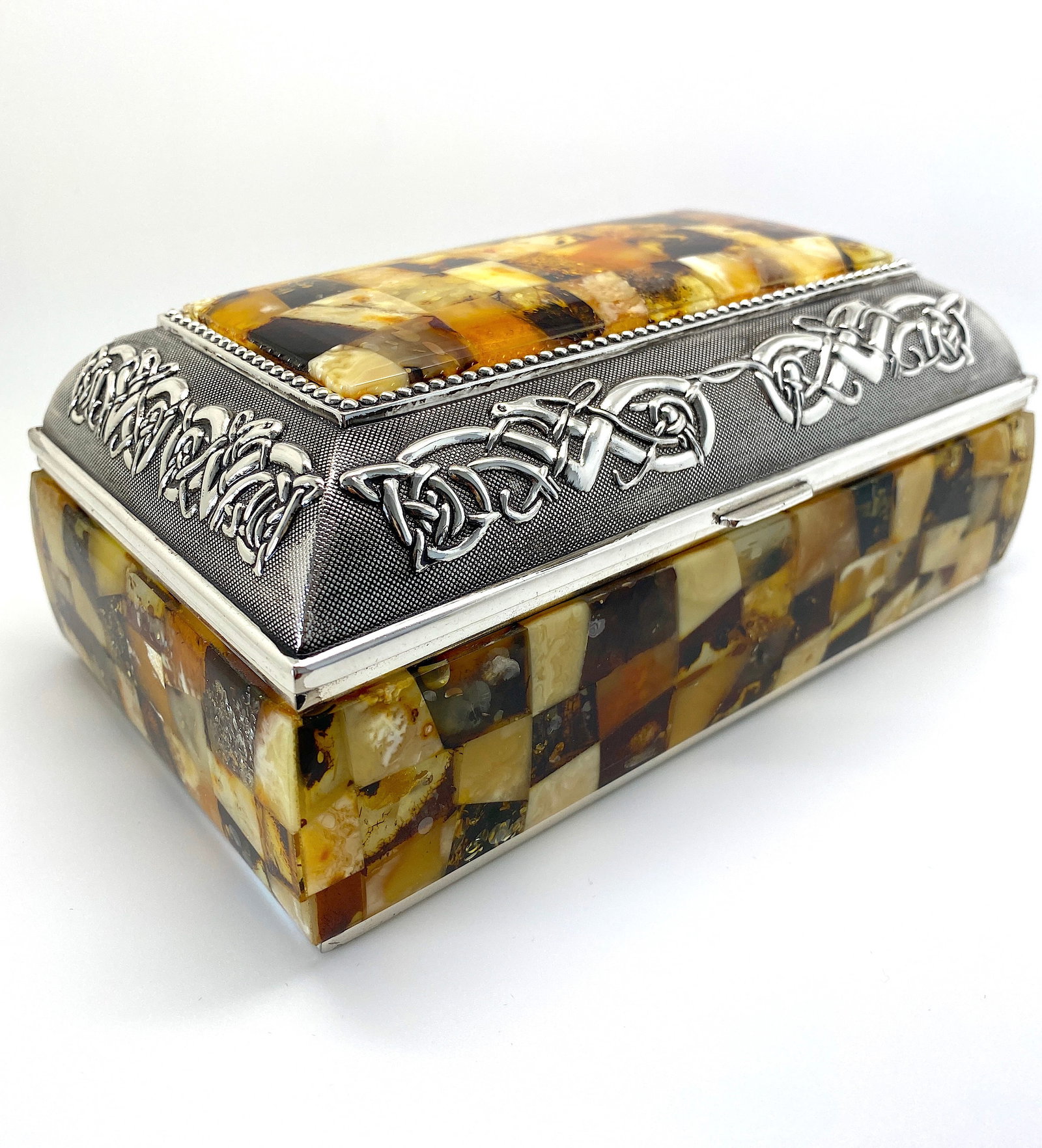 Staggering Unique Vintage Amber Jewellery box: Title:Staggering Unique Vintage Amber Jewellery box Metal:Sterling Silver Gemstone:Amber Weight:887.5 g Size:Size: 180.0 x 108.0 x 76.25 mm Size: 7.087 x 4.252 x 3.002 inches Made of:(Reconstituted