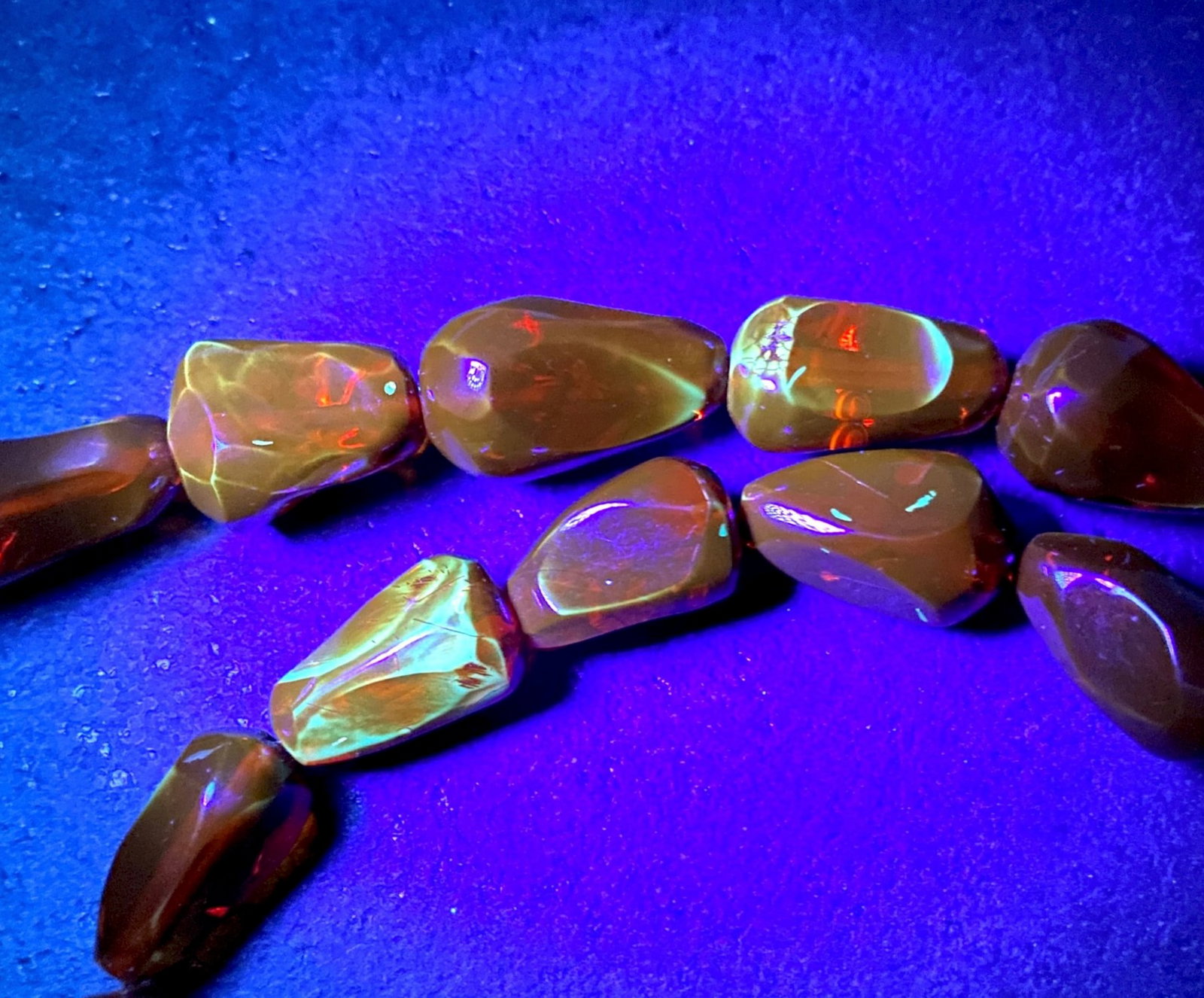 Alluring Vintage Amber Necklace made from Hand Carved Amber beads - 4