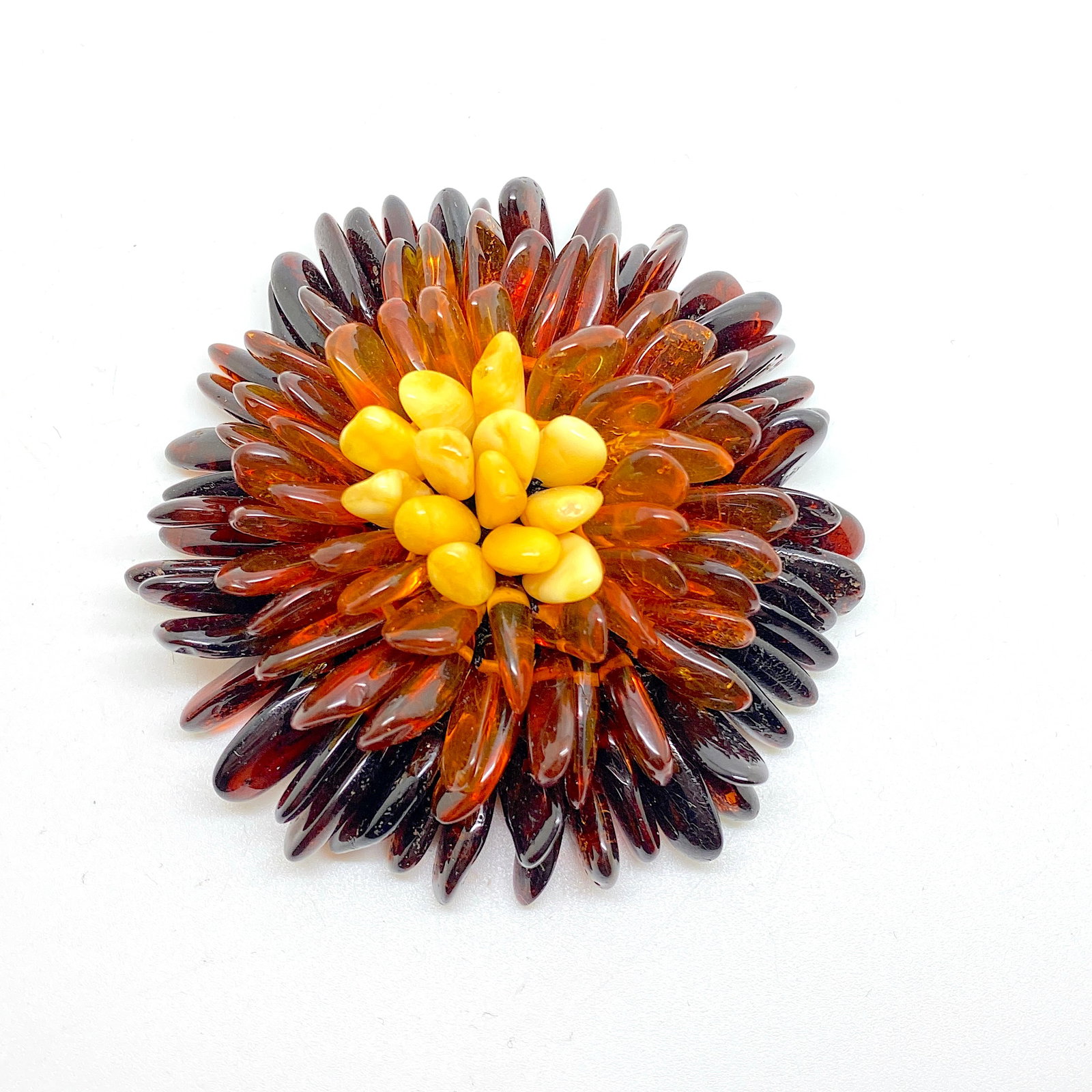 Stunning Amber Brooch: Title:Stunning Amber Brooch Metal:None Gemstone:Amber Weight:23.6 g Size:Size: 70.0 x 70.0 x 20.0 mm Size: 2.756 x 2.756 x 0.787 inches Made of:(Reconstituted Amber or Whole Stone):Reconstituted