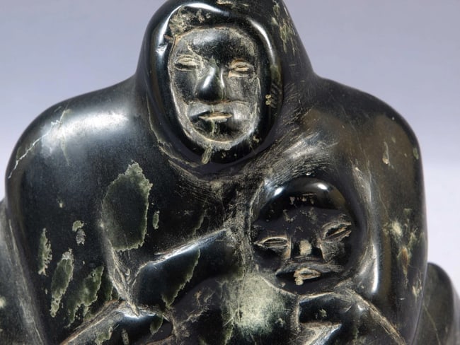 Signed Inuit Native American Soapstone Mom Mother Baby Canada VINTAGE: This is a vintage Primitive Native American Eskimo Inuit Figurine.It is signed at the bottom with numbers. The disk number is E8834.The figurine is made from black soapstone and is very beautiful.The 