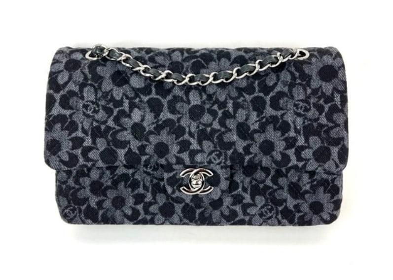 Chanel Printed Denim Quilted Flower Medium Double Flap Black Bag: Pre-Owned 100% AuthenticChanel Printed Denim Quilted Flower Medium Double Flap Black Shoulder BagRATING: A...excellent, near mint, has little to no signs of wearMATERIAL: Quilted denim, leatherHANDLE: