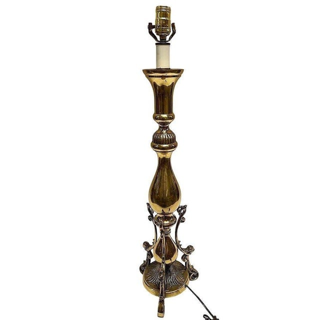 1970s Large Queen Anne Brass Patinaed Candle Stick Table Lamp - 3