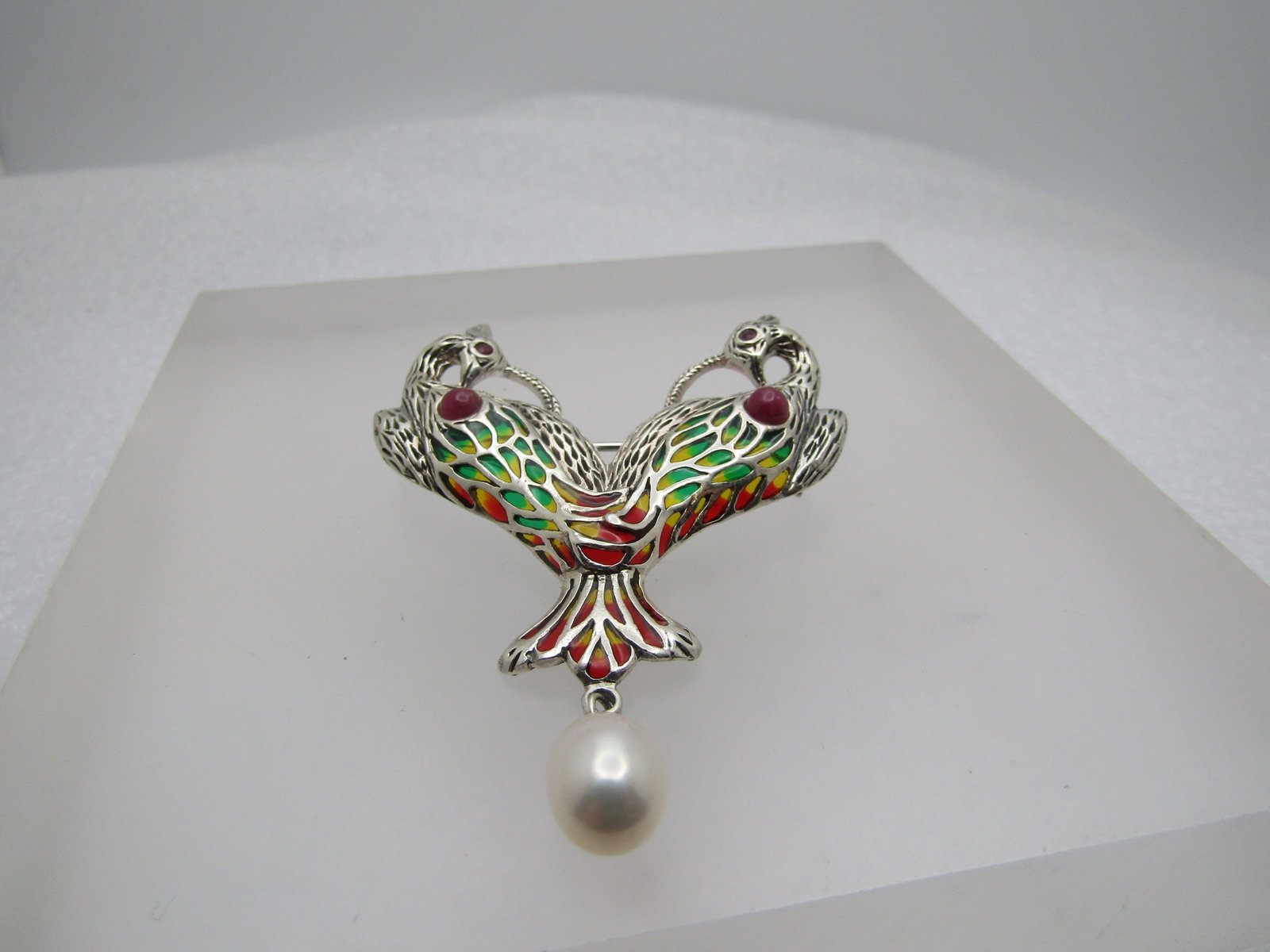 Vintage Sterling Enameled Stained Glass Bird Brooch, Double Bird, Drop Pearl: Title: Vintage Sterling Enameled Stained Glass Bird Brooch, Double Bird, Drop Pearl Description: Vintage Sterling Enameled Stained Glass Bird Brooch, Double Bird, Drop Pearl. The brooch has green, red