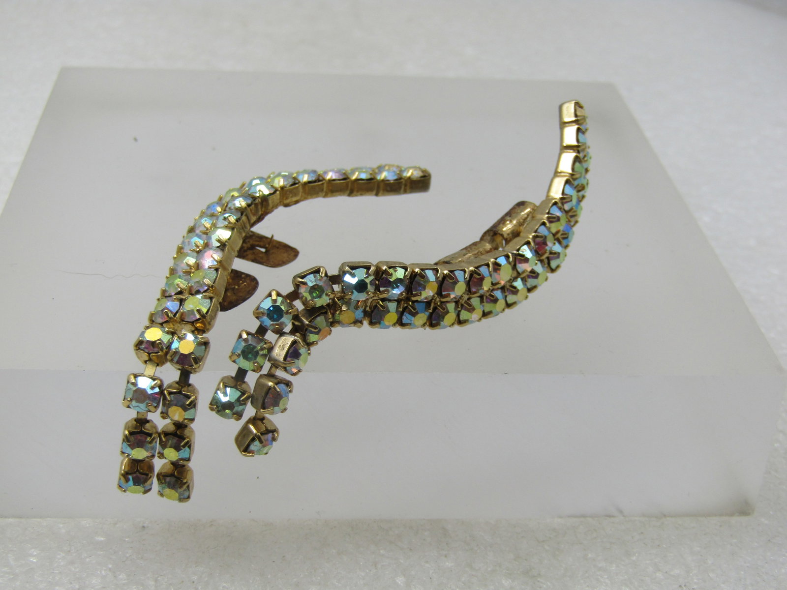 Vintage Aurora Borealis Rhinestone Shoe Clips, 1 Pair, Curved: Title: Vintage Aurora Borealis Rhinestone Shoe Clips, 1 Pair, Curved Description: Vintage Aurora Borealis Rhinestone Shoe Clips, 1 Pair, Curved, Double row of 4mm round clear stones with the rainbow h