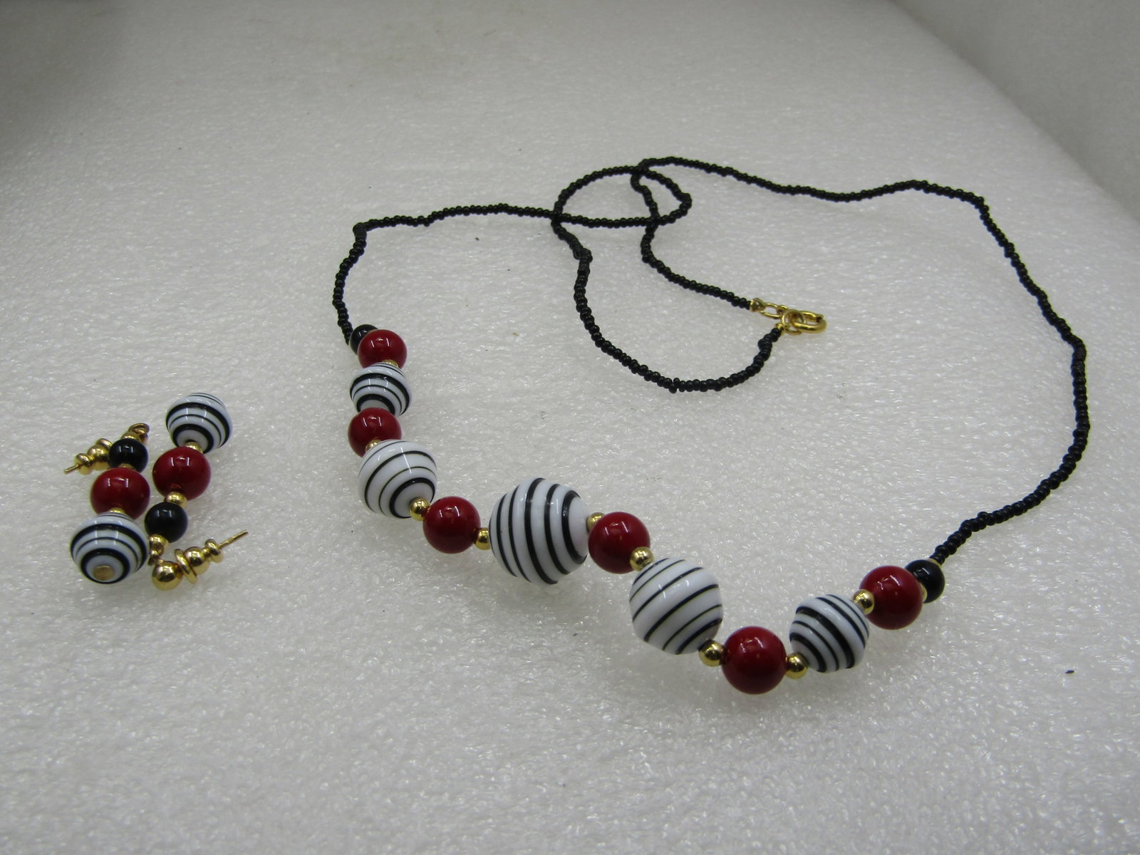 Vintage Red White Blue & Black Spiral Beaded Necklace Earrings Set, 28" - 4