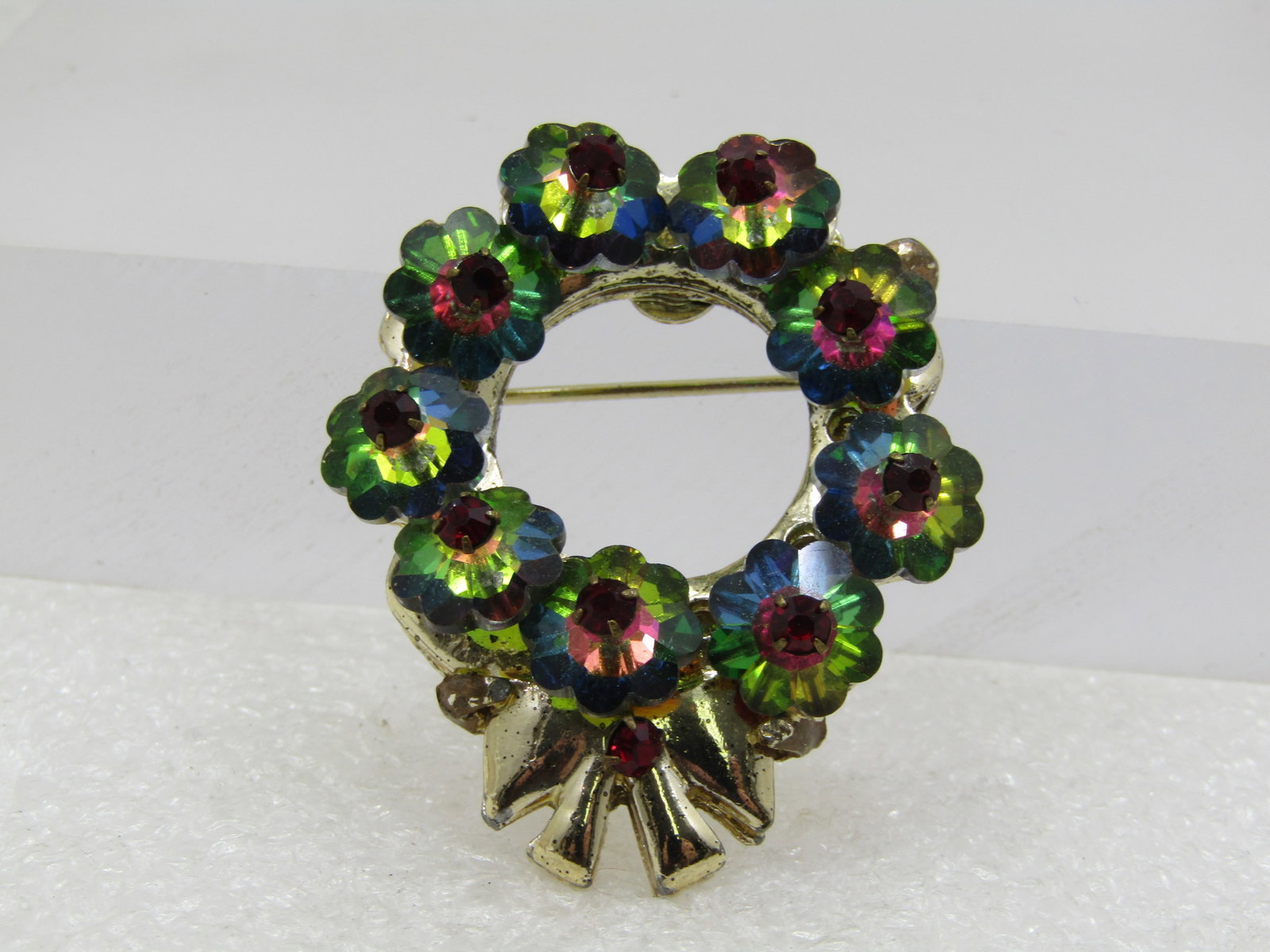 Vintage Watermelon Rhinestone Christmas Wreath Brooch, 1960's: Title: Vintage Watermelon Rhinestone Christmas Wreath Brooch, 1960's Description: Vintage Watermelon Rhinestone Christmas Wreath Brooch, 1960's. Gold tone metal with watermelon blossom glass/crystal s