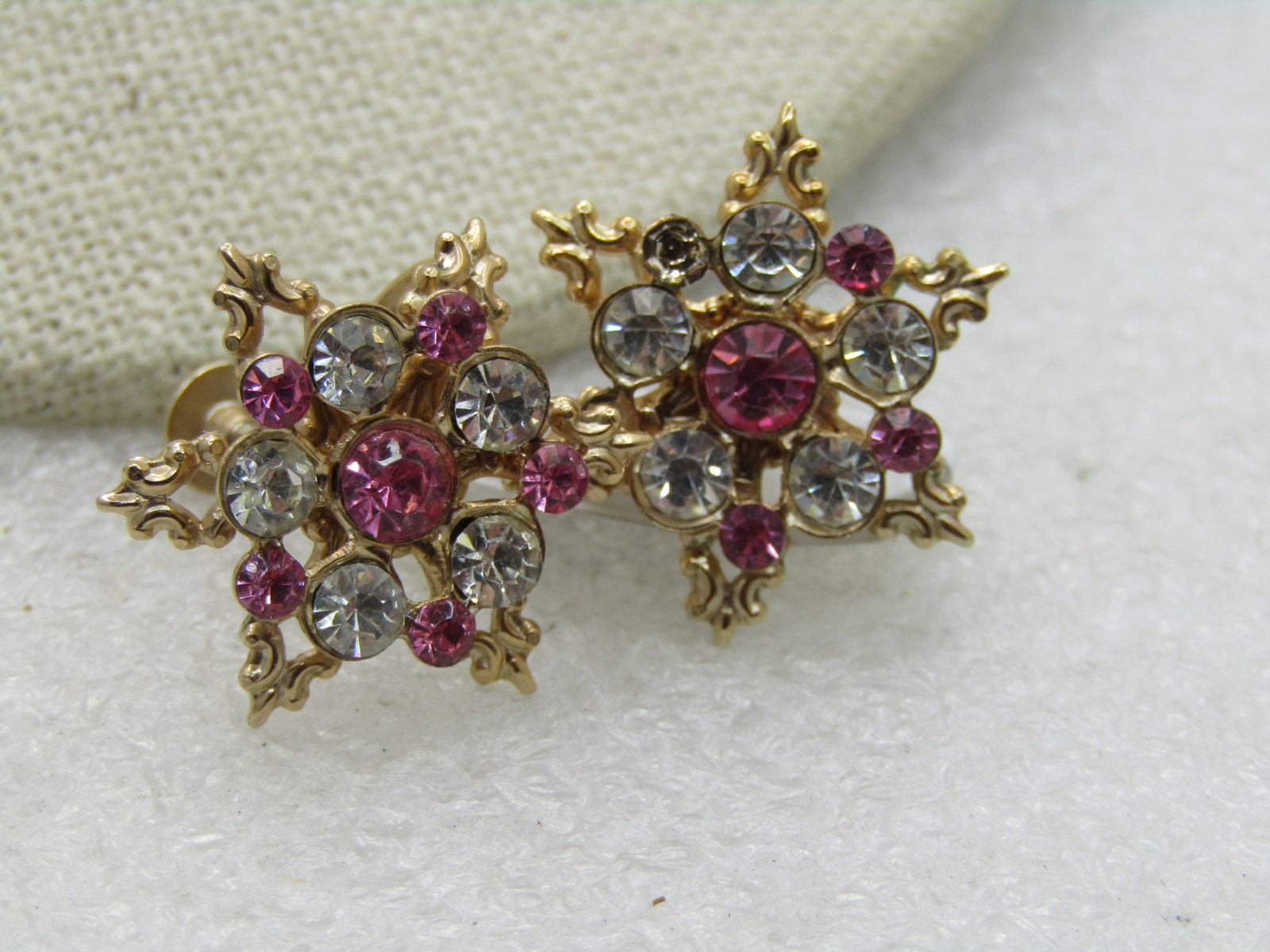 Vintage Pink Rhinestone Star Earrings, Screw Back, 1960's. - 2