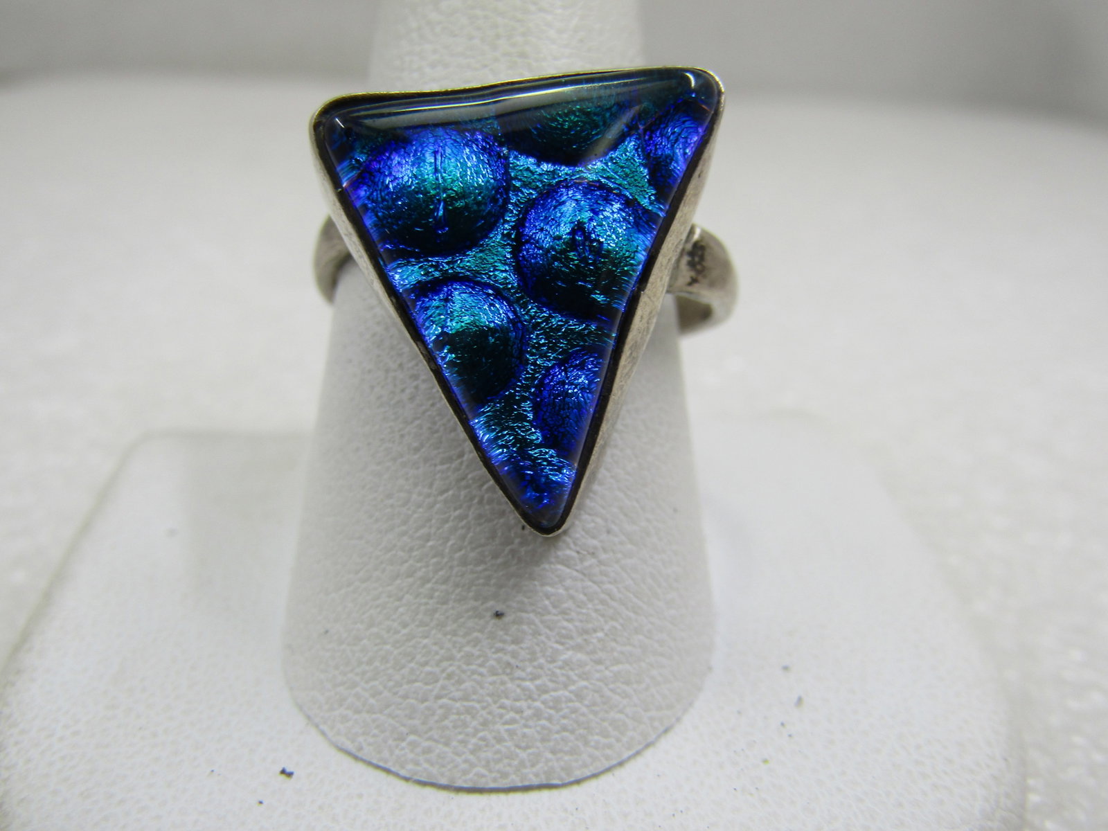 Vintage Sterling Mod Triangular Blue Glass Ring, Unisex, Adjustable: Title: Vintage Sterling Mod Triangular Blue Glass Ring, Unisex, Adjustable Description: Vintage Sterling triangular Blue Glass Ring, Unisex, Adjustable from appx. size 8 to 10, it is a modern design