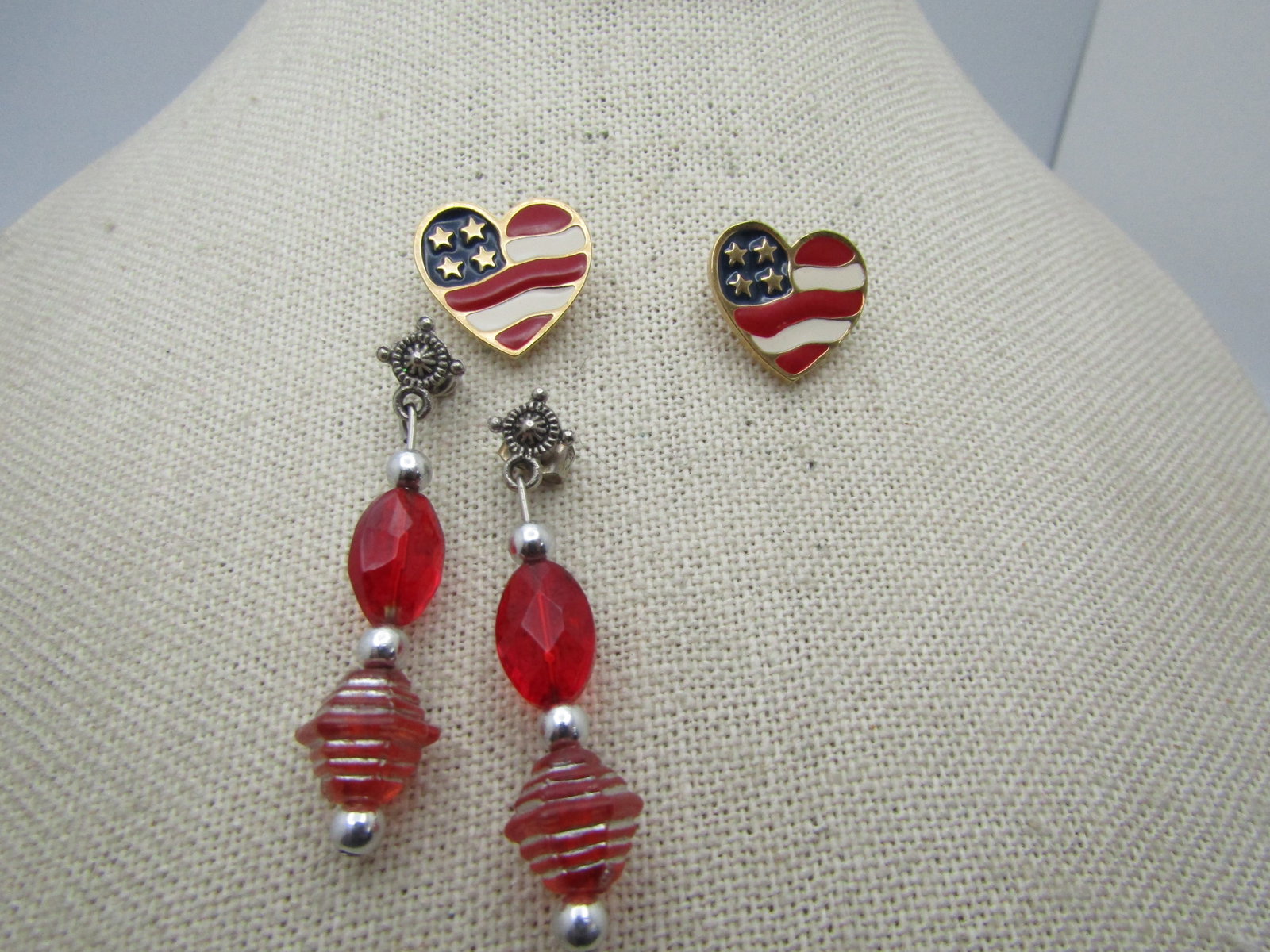 Vintage Pair of Patriotic Heart Flag & Red Dangle Earrings - 3
