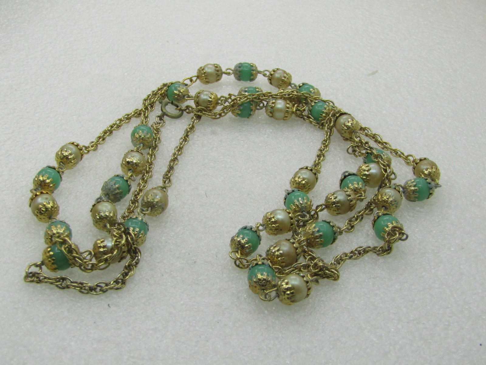 Vintage Green Glass Faux Pearl Necklace, 54", 8mm Unsigned Celebrity. - 5