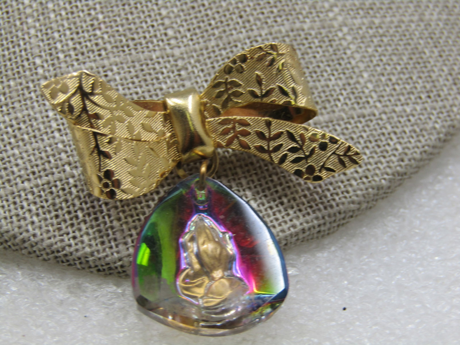 Vintage Reverse Carved Praying Hands, Bow Brooch, AB - 2