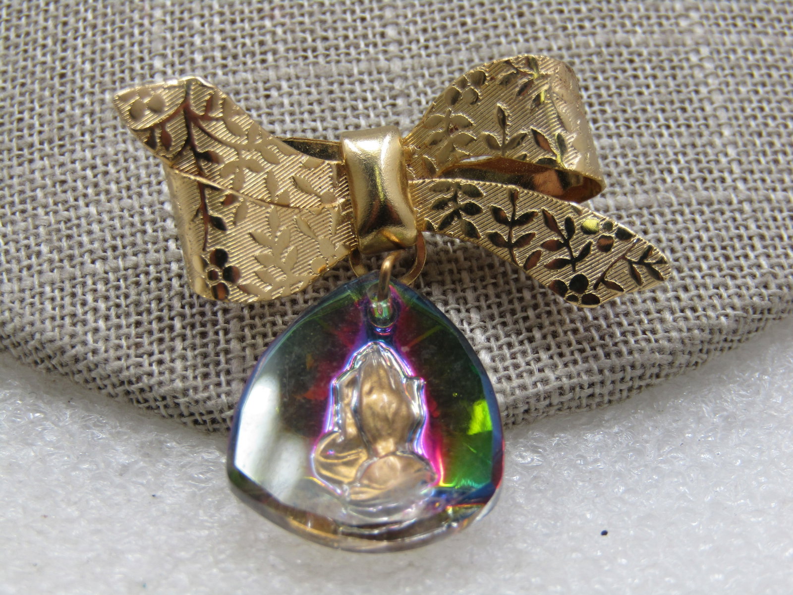 Vintage Reverse Carved Praying Hands, Bow Brooch, AB - 3