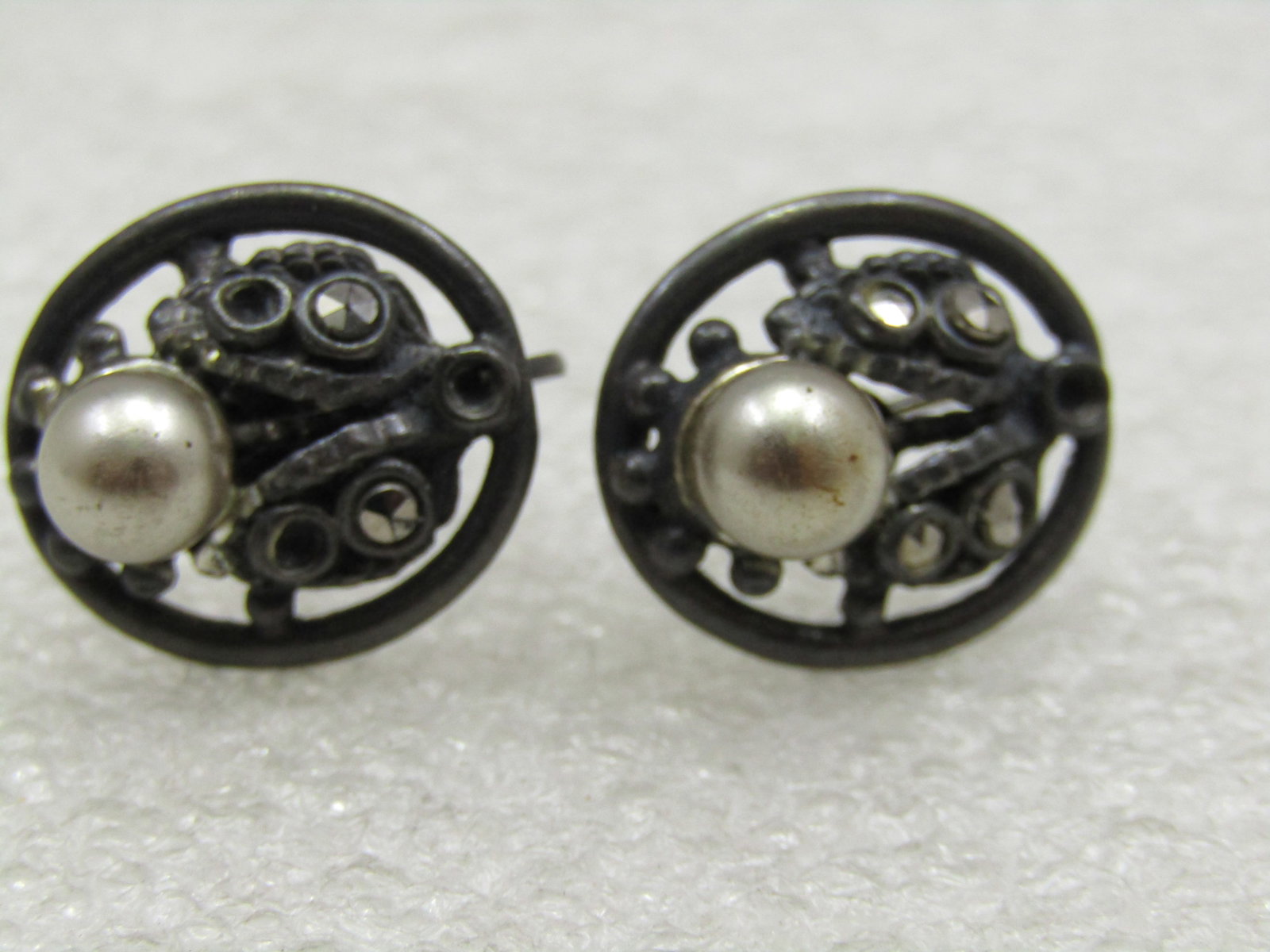 Vintage Faux Pearl Rhinestone Blossom Earrings, Screw Back, 1940's: Title: Vintage Faux Pearl Rhinestone Blossom Earrings, Screw Back, 1940's Description: Vintage Faux Pearl Rhinestone Blossom Earrings, Screw Back, 1940's. Amethyst colored glass rhinestones, halo on t