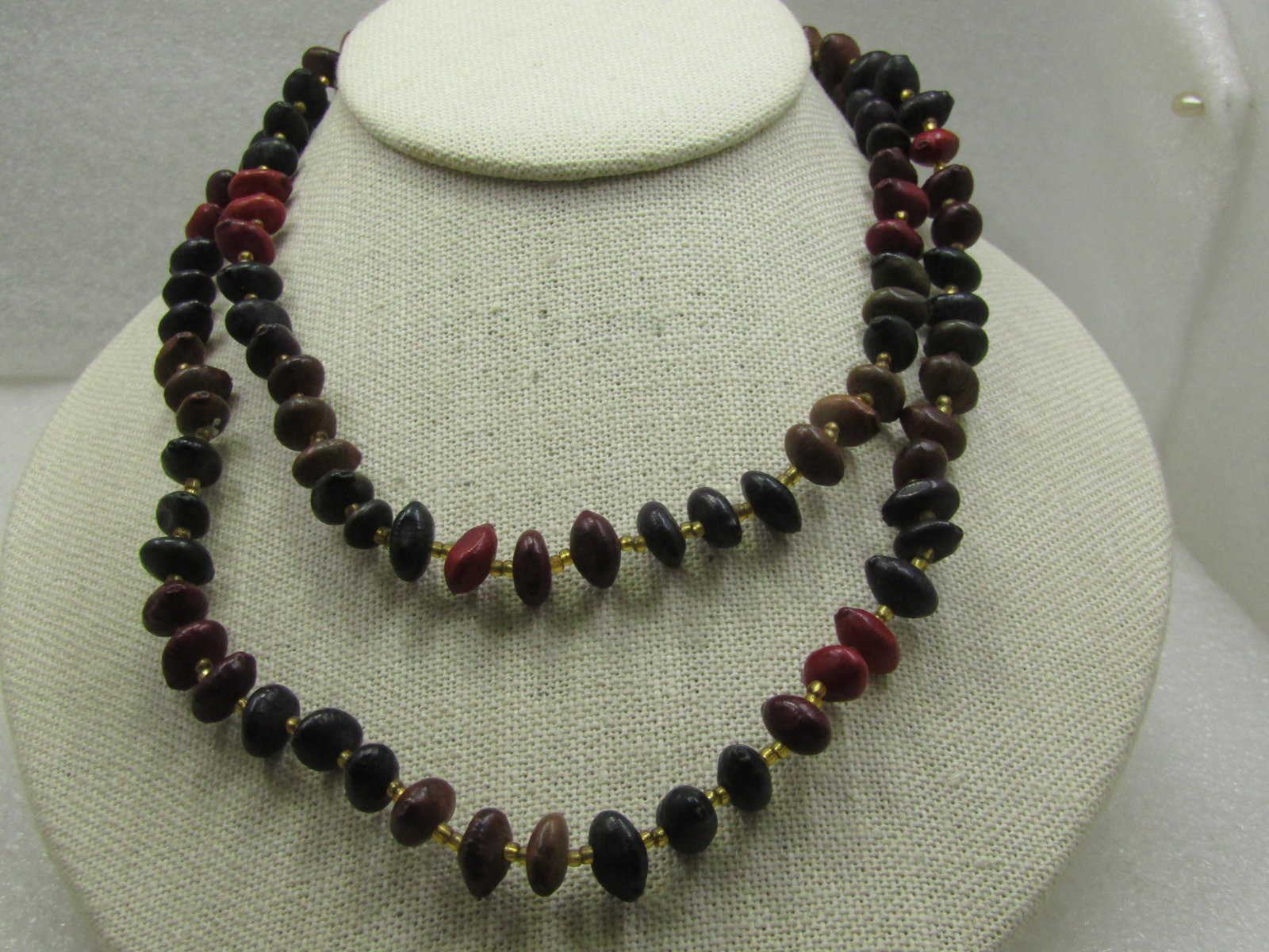 Vintage Earthtone Pod Beaded Necklace. Glass Beads 34": Title: Vintage Earthtone Pod Beaded Necklace. Glass Beads 34" Description: Vintage Earthtone Pod Beaded Necklace. Glass Beads 34". 1960's-1970's. Earthtone pod beads that range in thickness and size b