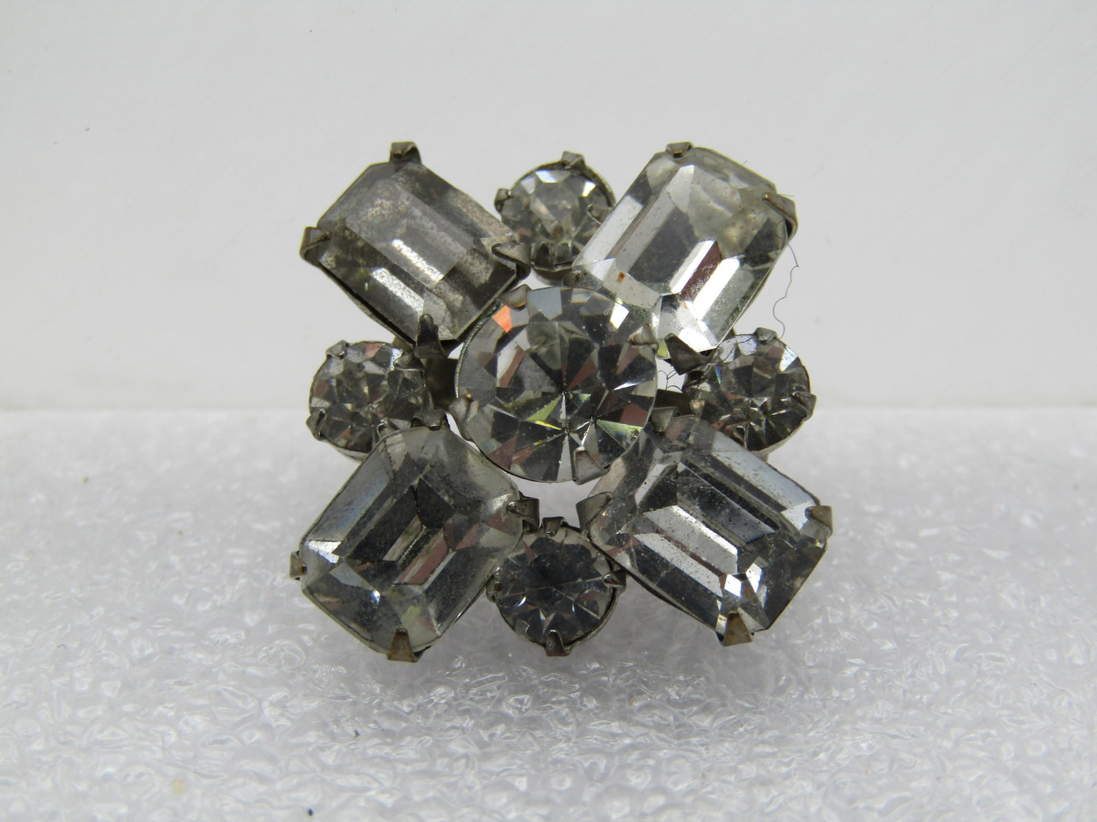 Vintage Rhinestone Brooch, 1940's, Silver Tone, 1": Title: Vintage Rhinestone Brooch, 1940's, Silver Tone, 1" Description: Vintage Rhinestone Brooch, 1940's, Silver Tone, 1". This has rectangular clear stones that are appx. 7.5mm long and 6mm wide with