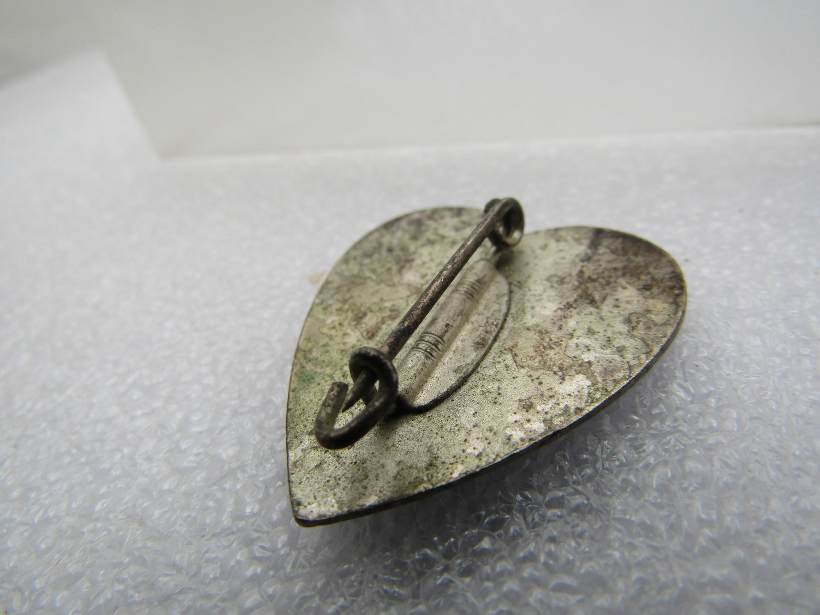 Vintage Enameled Skiing Couple Heart Brooch, 1940's-1950's - 4