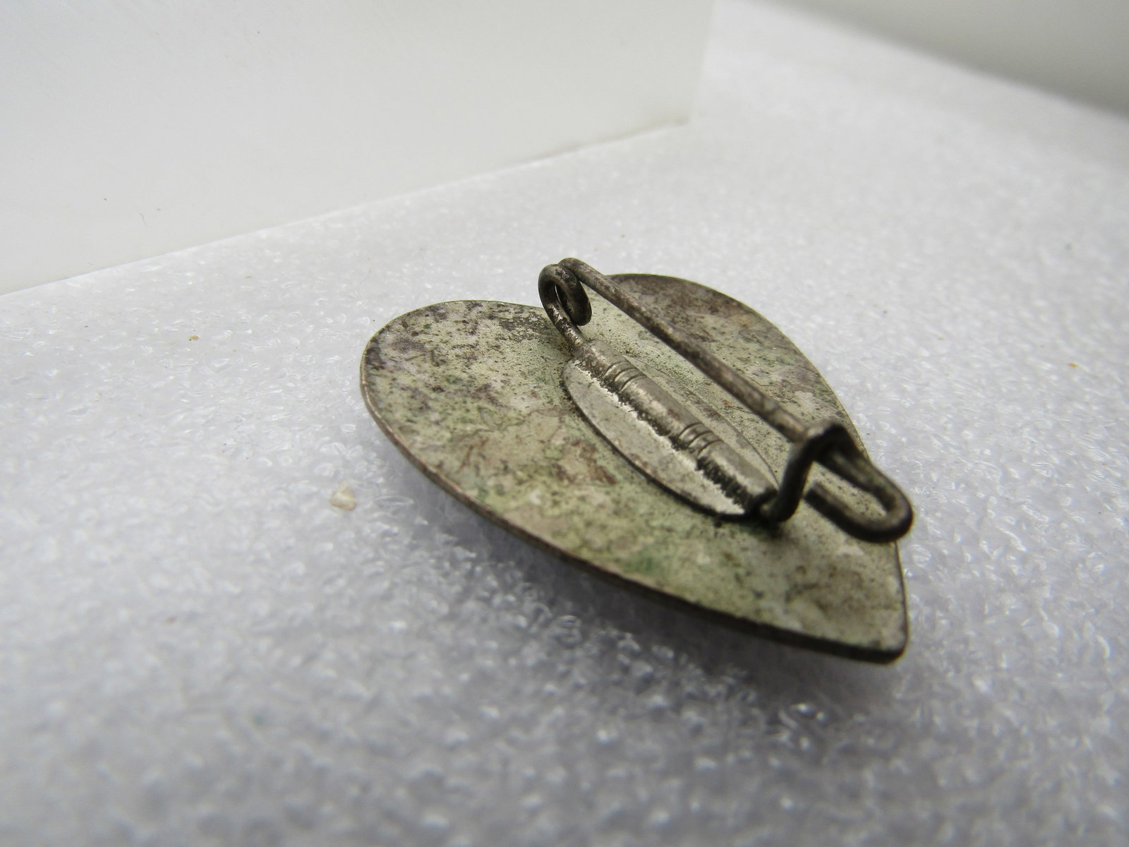 Vintage Enameled Skiing Couple Heart Brooch, 1940's-1950's - 5