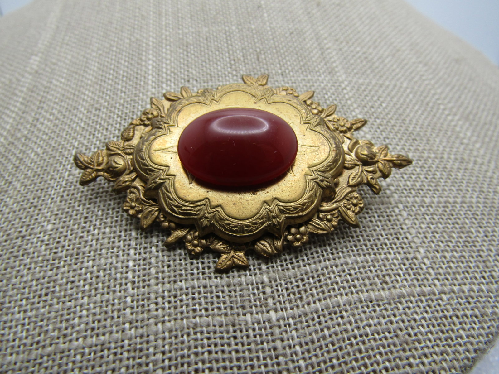 Vintage Victorian Themed Brooch, Carnelian Colored Stone, 1940's-1950's - 3