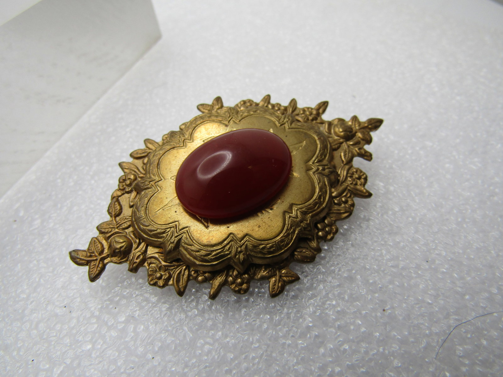 Vintage Victorian Themed Brooch, Carnelian Colored Stone, 1940's-1950's - 6