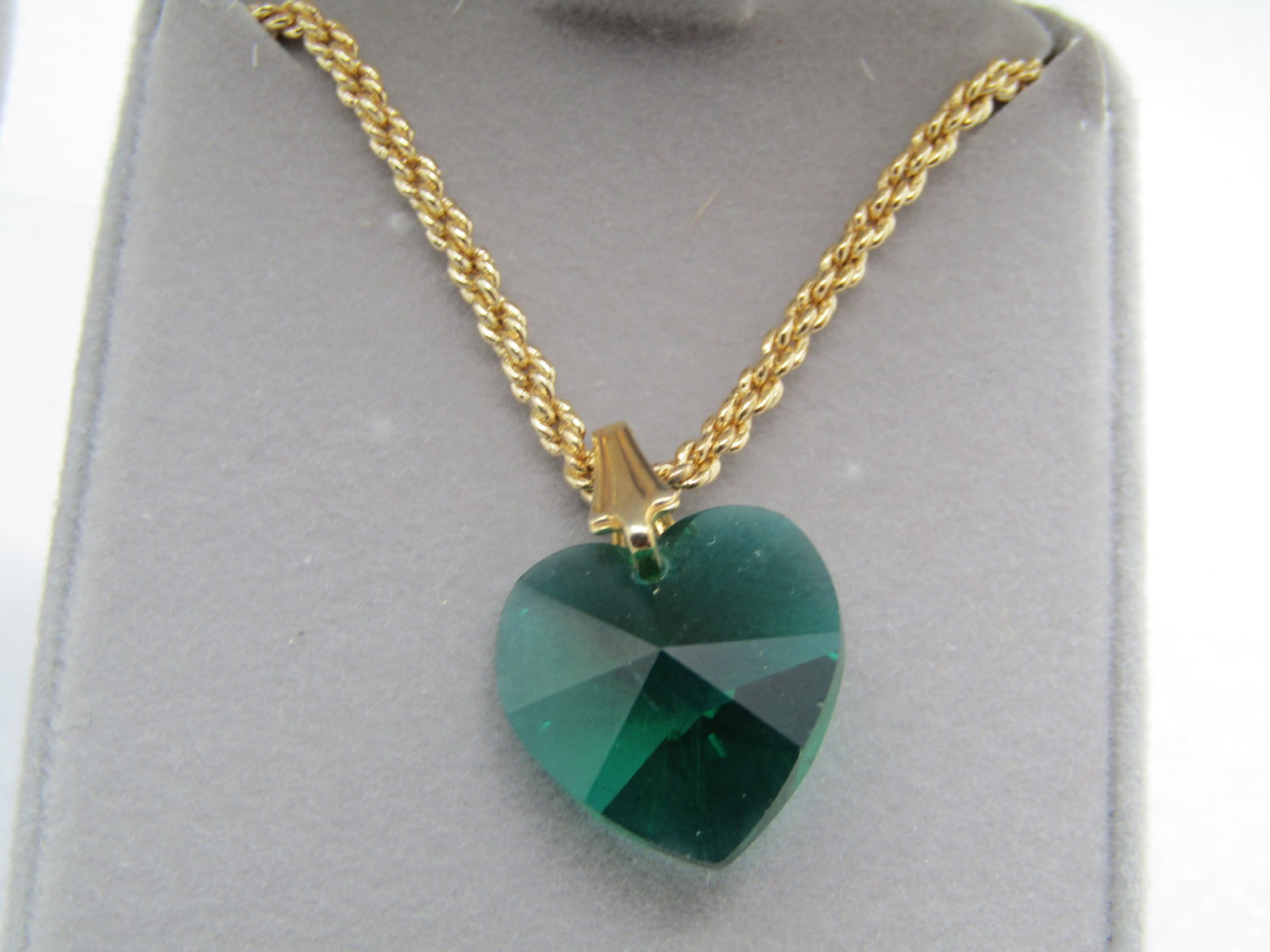 Vintage Green Crystal Heart Necklace Pierced Earrings Set, 20" - 3