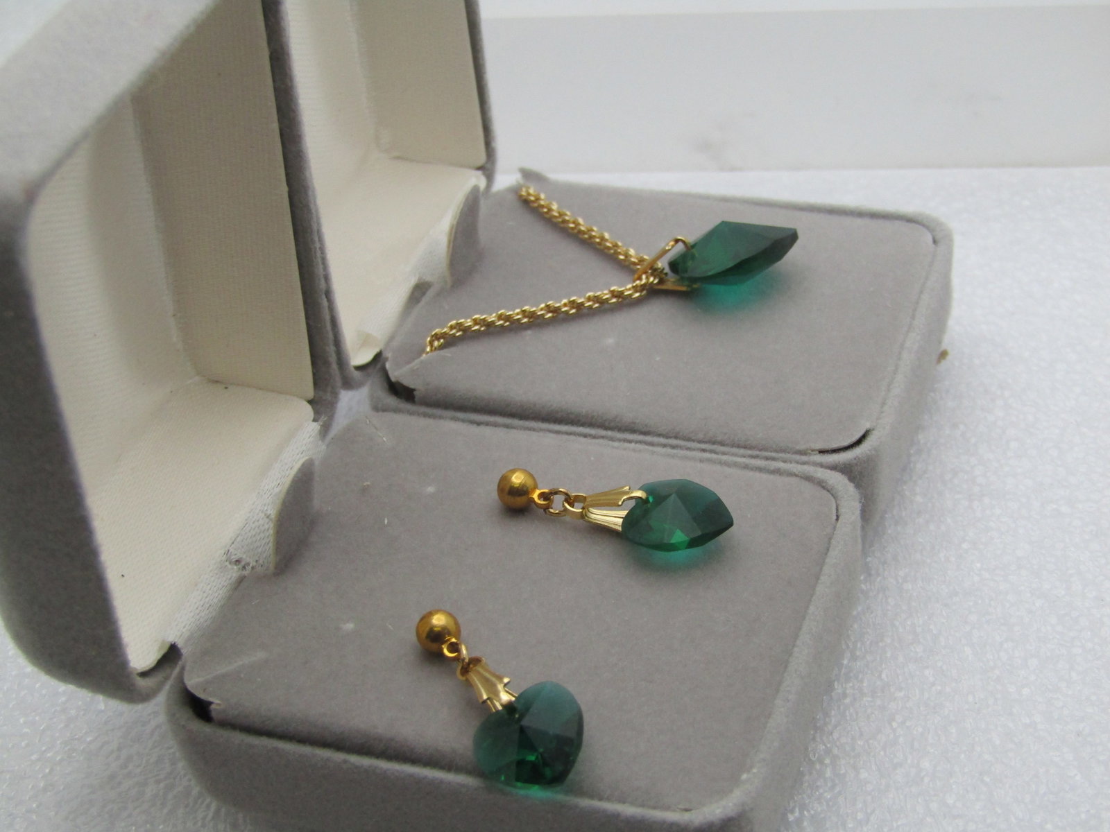 Vintage Green Crystal Heart Necklace Pierced Earrings Set, 20" - 5