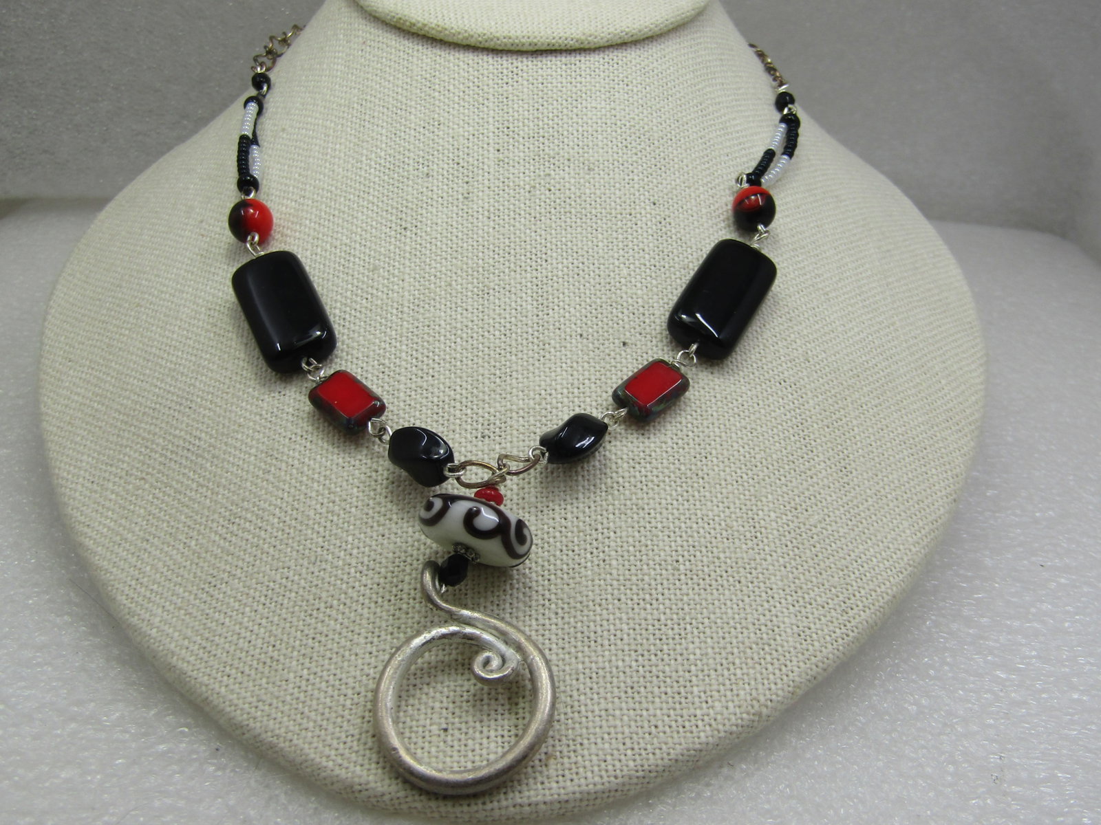 Vintage Red, Black, White Glass Beaded Necklace, 22" - 4