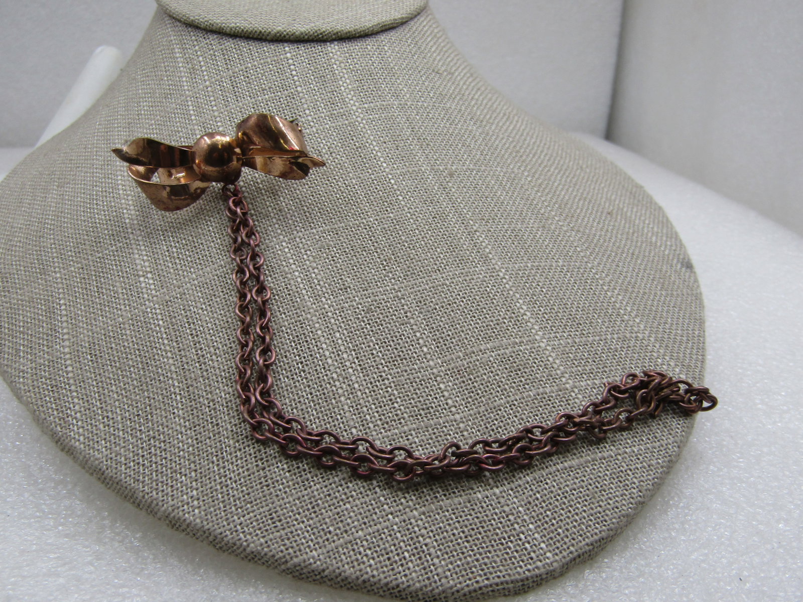 Vintage Rose Gold Bow with 6.5" Drop Chain: Title: Vintage Rose Gold Bow with 6.5" Drop Chain Description: Vintage Rose Gold Bow with 6.5" Drop Chain. This may have been a sweater guard and is missing a bow but also a brooch with a chain drop t