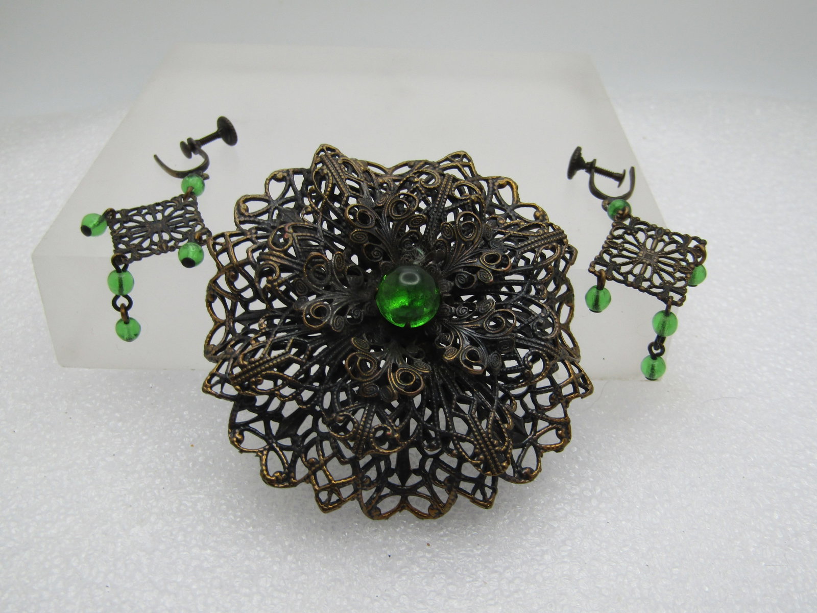 Antique Filigree Tiered Brooch & Earrings, Screw Back: Title: Antique Filigree Tiered Brooch & Earrings, Screw Back Description: Antique Filigree Tiered Brooch & Earrings, Screw Back. This set is papx. 100 years old with a tiered filigree brooch and