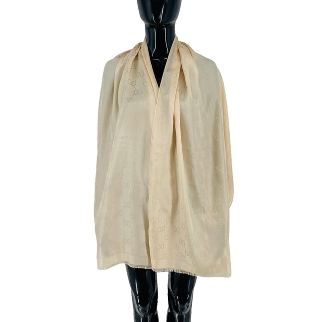 Gucci Beige Logo Silk Scarf: Title:Gucci Beige Logo Silk Scarf Brand:Gucci Date/Period:Modern Materials:100% Silk Size:One Size Description:Gucci Beige Logo Silk Scarf Reserve: $80.00 Shipping: Domestic: Flat-rate of $25.00 to an