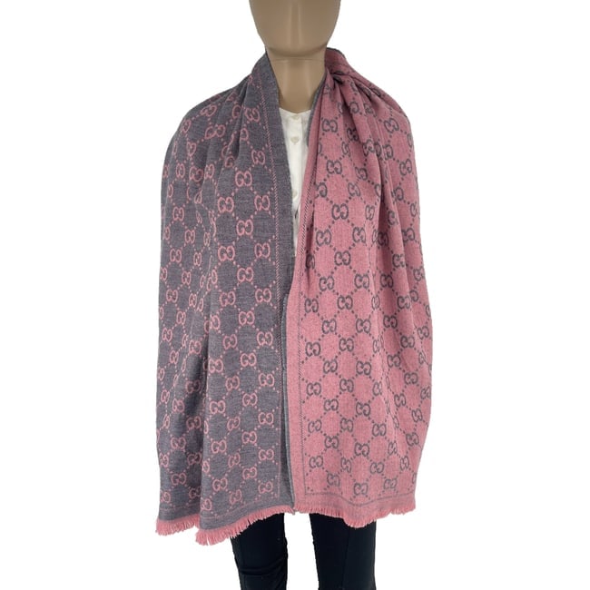 Gucci Pink & Silver Wool Scarf: Title:Gucci Pink & Silver Wool Scarf Brand:Gucci Date/Period:Modern Materials:100% Wool Size:One Size Description:Gucci Pink & Silver Wool Scarf Reserve: $170.00 Shipping: Domestic: Flat-rate of $25.0