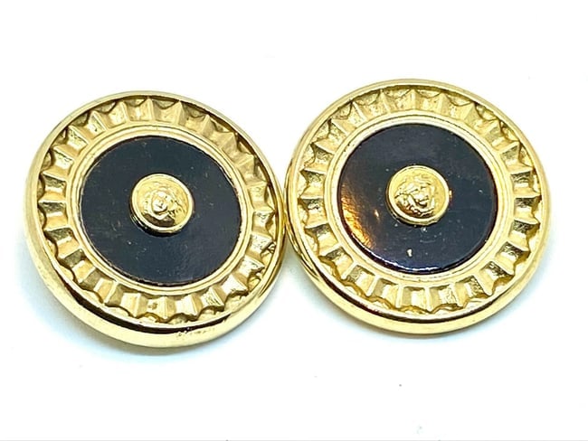 Versace Vintage Medusa Head Shank Button with Black color lacquer and ray border: Title:Versace Vintage Medusa Head Shank Button with Black color lacquer and ray border Description:Versace Vintage Medusa Head Shank Button with Black color lacquer and ray border These amazing vintag