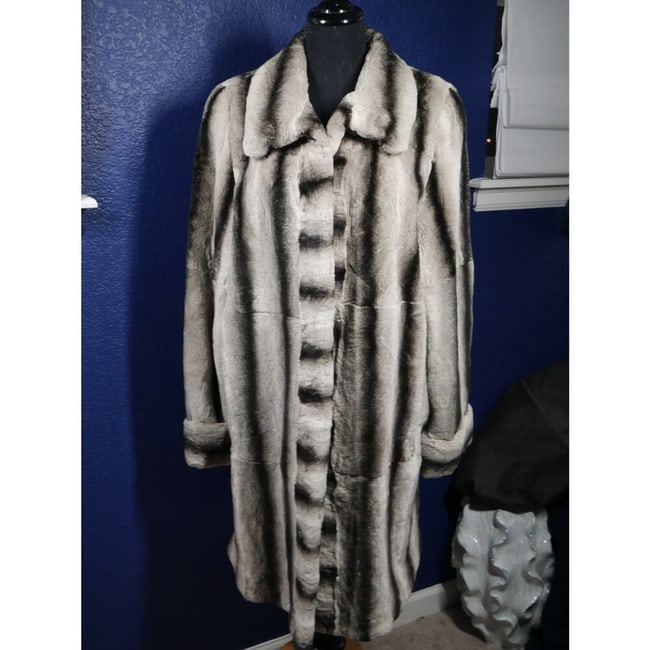 Stunning NWOT Chinchilla Rex Fur Coat Jacket: Here is a New never worn Chinchilla Rex fur coat, Rex is Rabbit breed to mimic chinchilla. It is in new condition, never been worn, no damage at all. Fur is buttery soft, supple & fluffy. It has hook 