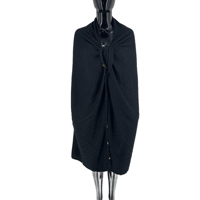 Louis Vuitton Black Monogram Silk Wool Scarf: Title:Louis Vuitton Black Monogram Silk Wool Scarf Brand:Louis Vuitton Date/Period:Modern Materials:50% Silk 30% Metal 20% Wool Size:One Size Description:Louis Vuitton Black Monogram Silk Wool Scarf R