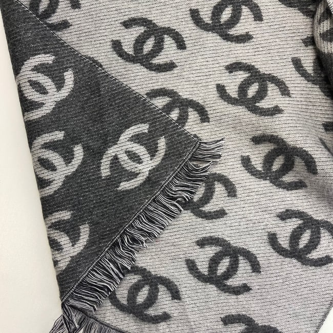 Chanel Grey Printed 65% Cashmere 35% Silk Scarf - 5