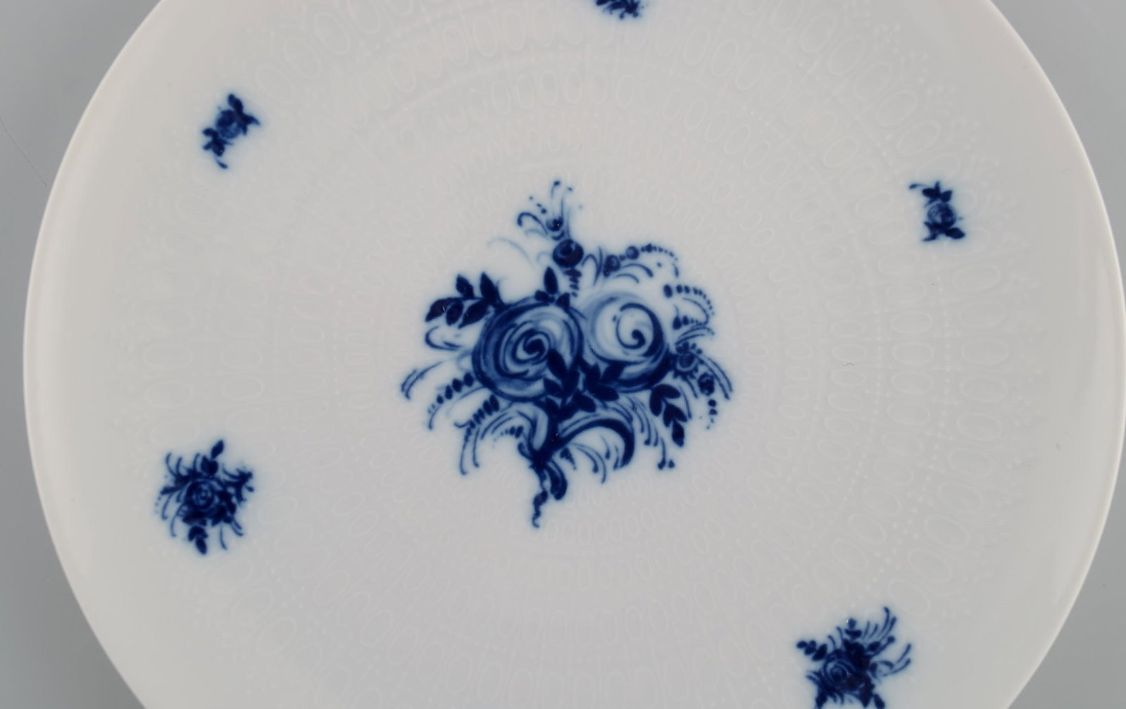 Bjorn Wiinblad for Rosenthal. Five Romanze Blue Flower Porcelain Plates. 1960s. - 4