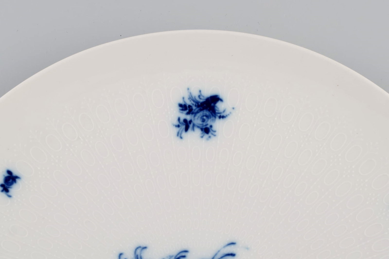 Bjorn Wiinblad for Rosenthal. Romanze Blue Flower bowl and large dish. 1960s. - 4