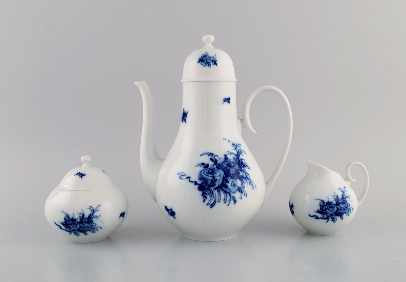 Bjorn Wiinblad for Rosenthal. Romanze Blue Flower coffee service. 1960s.: Title: Bjorn Wiinblad for Rosenthal. Romanze Blue Flower coffee service. 1960s. Description: Bjorn Wiinblad for Rosenthal. Romanze Blue Flower coffee service. 1960s. Consisting of coffee pot, sugar bo