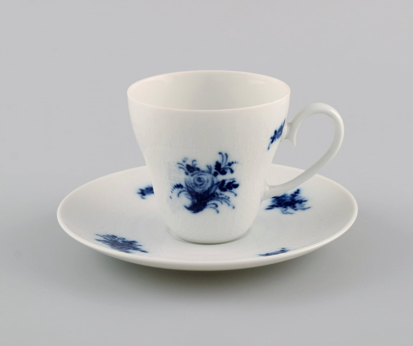 Bjorn Wiinblad for Rosenthal. Six Romanze Blue Flower mocha cups with saucers. 1960s. - 3