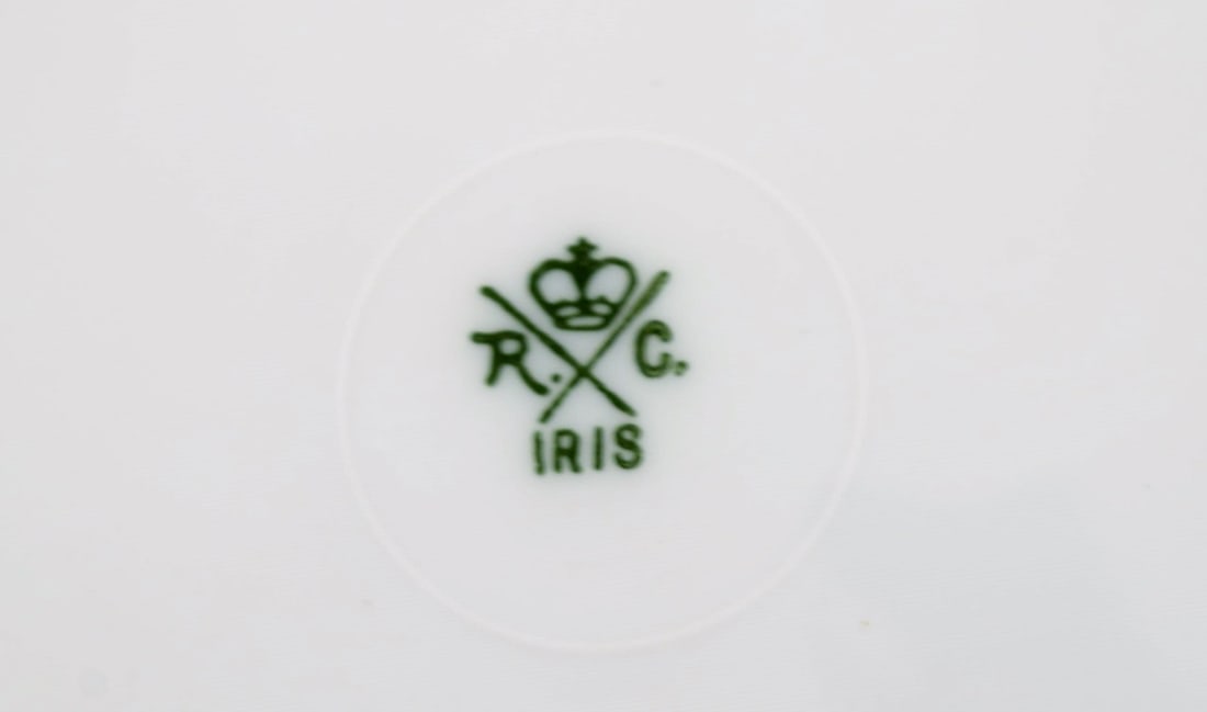 Rosenthal, Germany. Three Iris plates in hand-painted porcelain with flowers and gold edge. 1920s. - 5