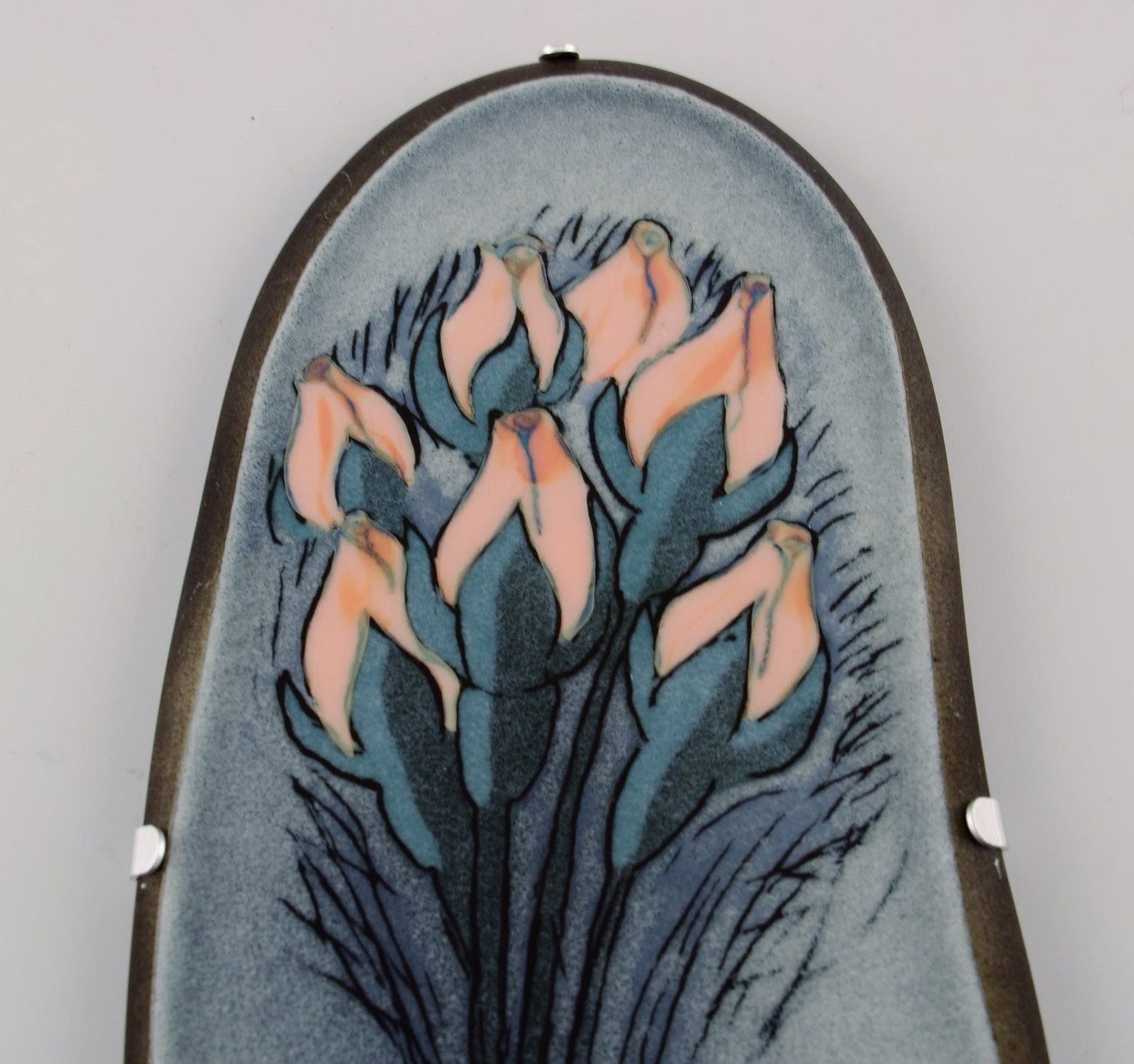 Helja Liukko-Sundstrom (b. 1938) for Arabia. Glazed faience wall plaque with hand-painted flowers. - 3