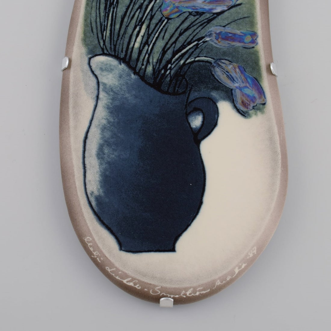 Helja Liukko-Sundstrom (b. 1938) for Arabia. Glazed faience wall plaque with hand-painted flowers. - 4