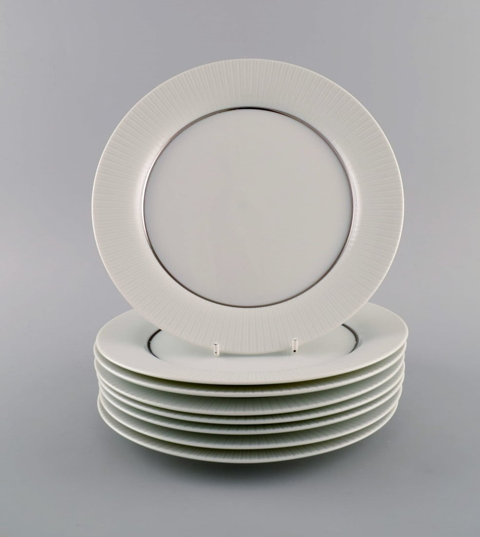 Tapio Wirkkala for Rosenthal. Eight rare Modulation lunch plates in porcelain with fluted rim. - 2