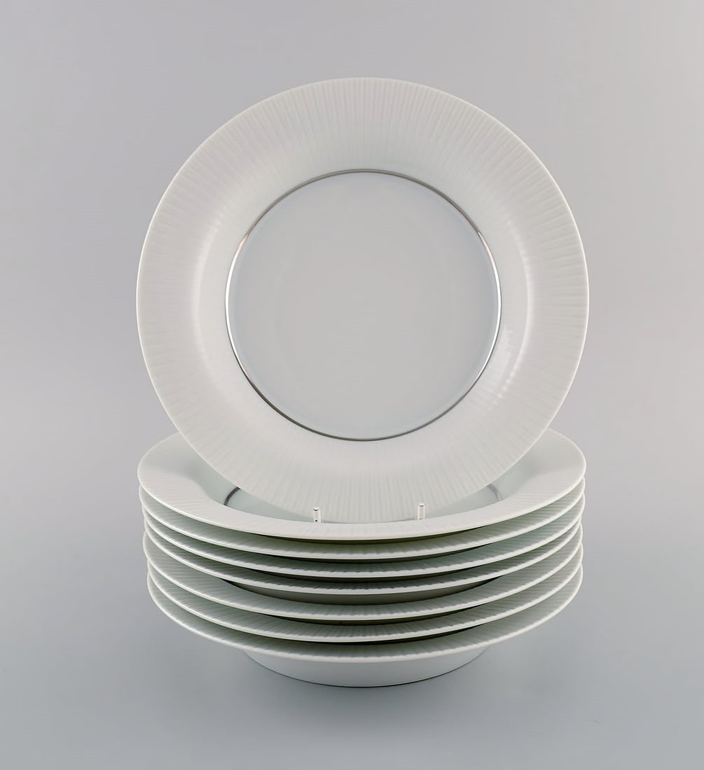 Tapio Wirkkala for Rosenthal. Eight rare Modulation deep plates in porcelain with fluted rim. - 2