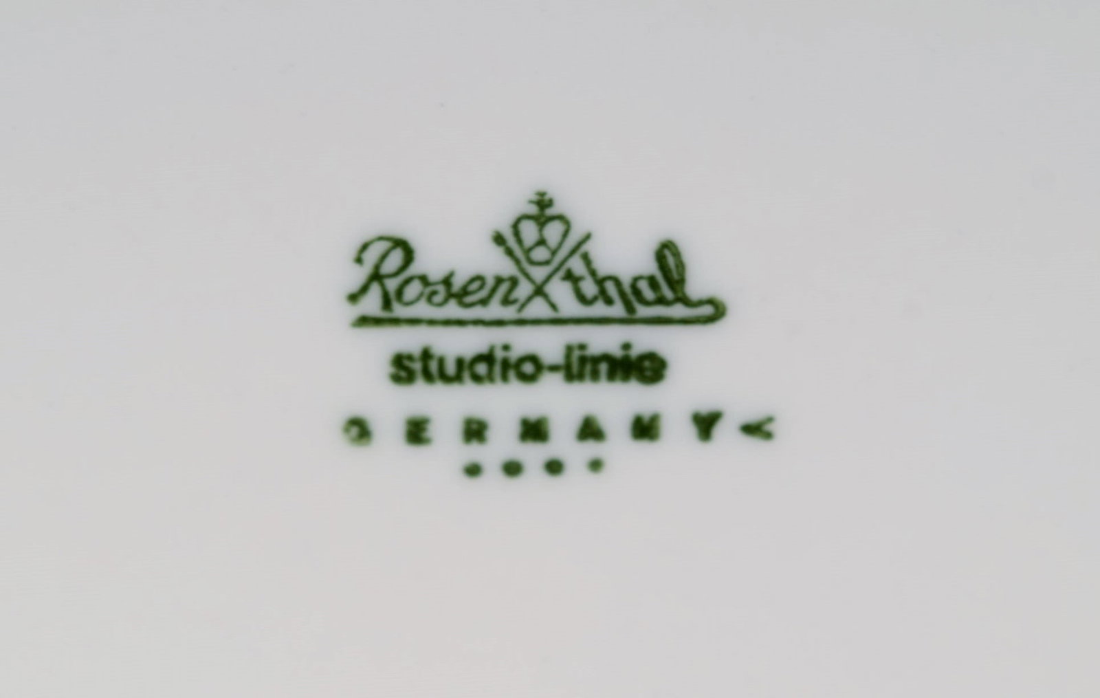 Tapio Wirkkala for Rosenthal. Eight rare Modulation deep plates in porcelain with fluted rim. - 6