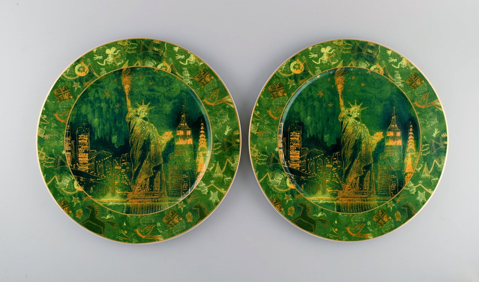 Two large and rare Rosenthal porcelain plates. Statue of liberty. 1970s.: Title: Two large and rare Rosenthal porcelain plates. Statue of liberty. 1970s. Description: Two large and rare Rosenthal porcelain plates. Statue of liberty. 1970s. Diameter: 33.3 cm. In excellent co